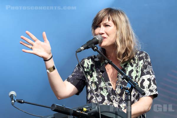 MINA TINDLE - 2014-07-20 - PARIS - Parvis de l'Hotel de Ville - 